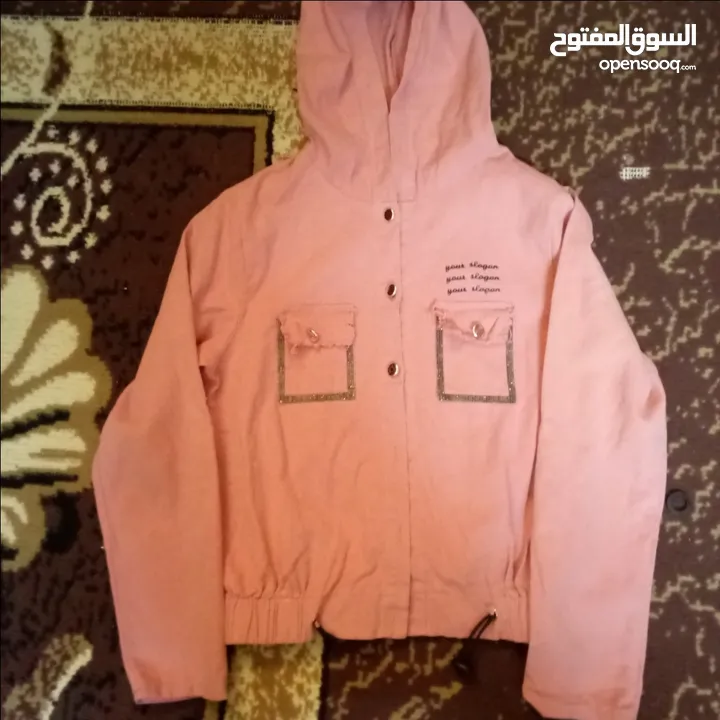 ملابس بناتي مستعمل بس نضيف بأسعار رمزيه ومراعاه عالكميه بلبسو عمر 8/9 سنين