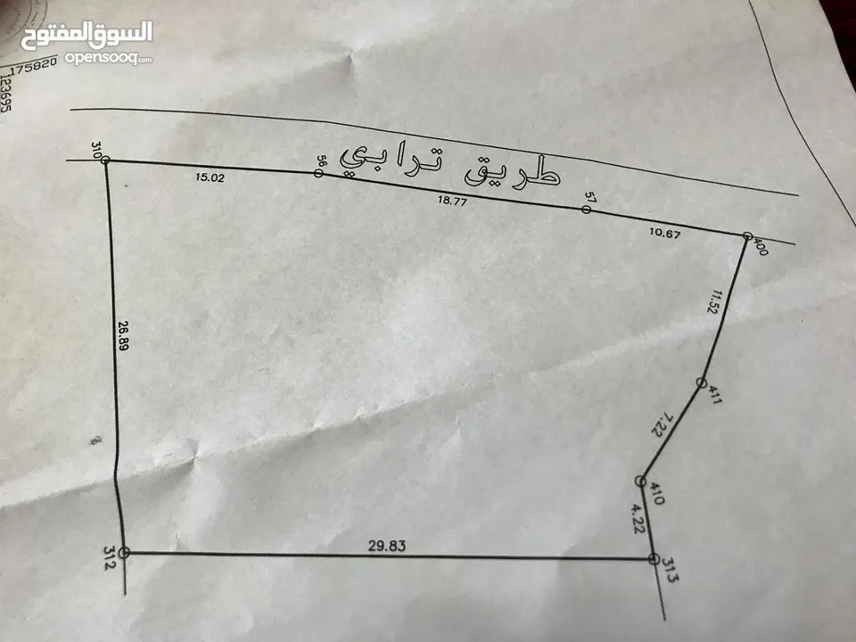 ارض من مالك مباشره  مساحة 888 متر مربع شهاده من مجلس وعقد بيع عند محامي  واصل كافه الخدمات