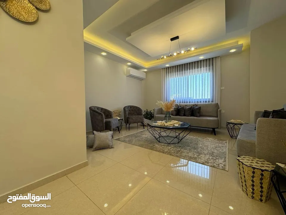 شقه طابقيه مساحه صافي 181 متر