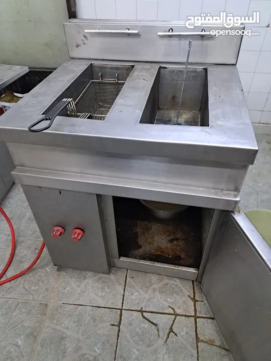 عدة مطعم  وسناكات ماكينات وفريزر