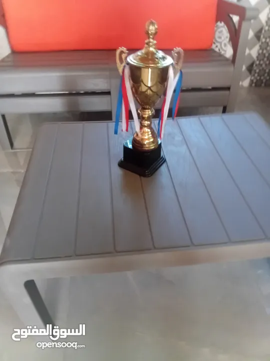 كأس مستعمل لكنه مثل جديد