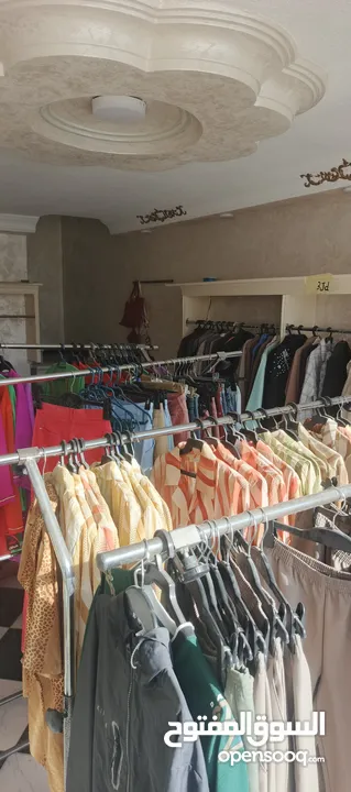 شروت ملابس رجالي وستاتي واطفال  فوق ال 6000 قطعه بسعر منساب