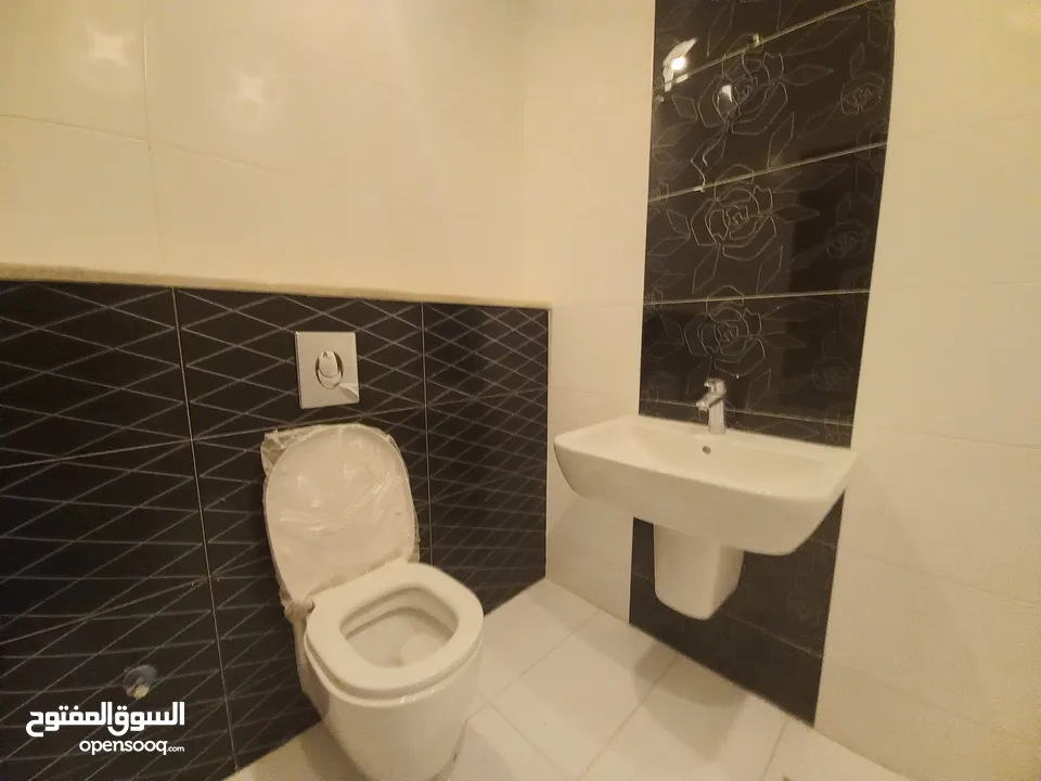 Unfurnished Apartment For Rent In Deir Ghbar  ( Property 35234 )-174805084