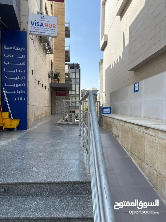 مكتب طابق ثاني بمجمع مخدوم ومنطقة حيوية وقريبة من الخدمات  للايجار في ضاحية الامير راشد، مساحة 52م2