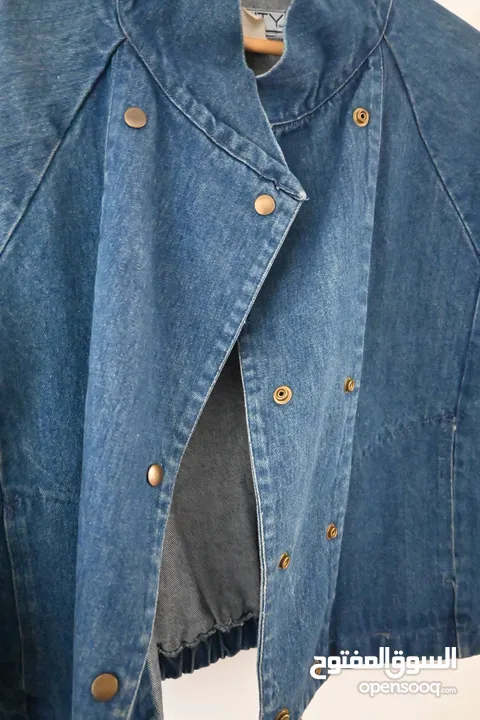 STYLISH AMERICAN DENIM JACKET WITH UNIQUE COLLAR.