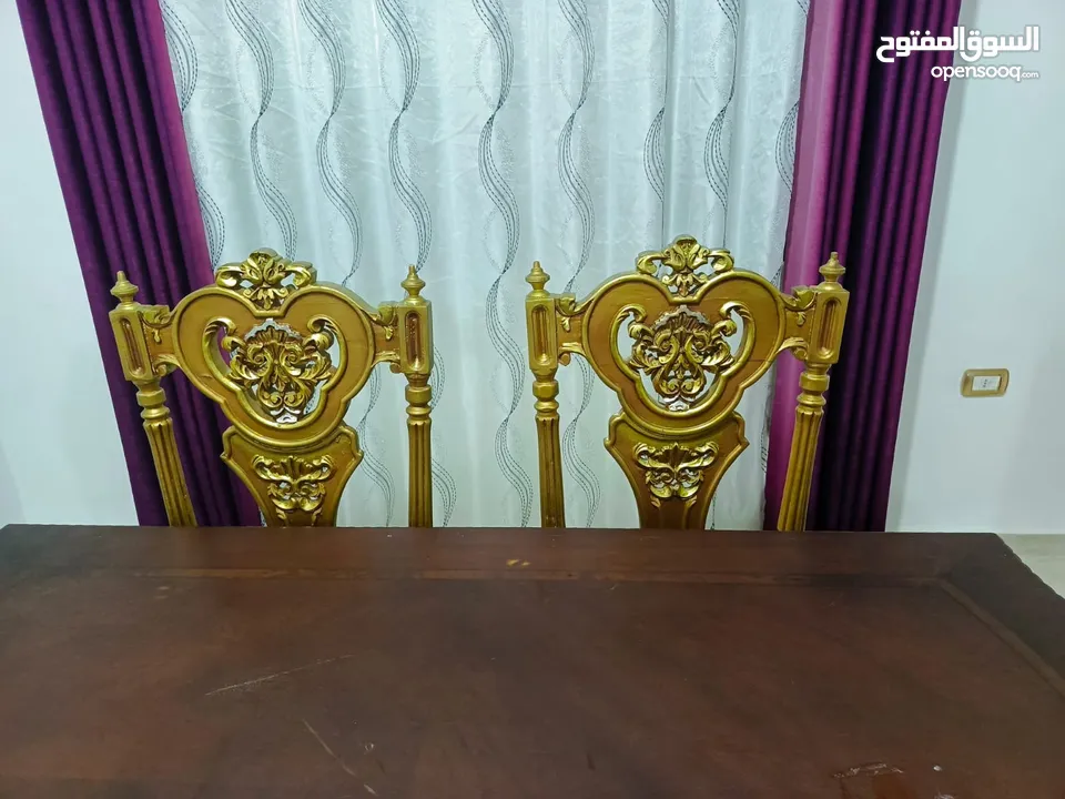 طاولة سفرة مع 6 كراسي للبيع  حالتها جيدة جدا