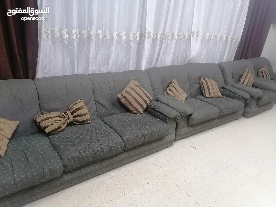 طقمين كنب للبيع بسعر مغري