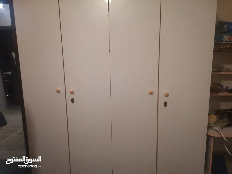 غرفة نوم بناتي للبيع أسرة عدد 2 خزانه تسريحه مكتب