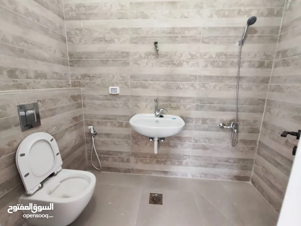 شقة للإيجار – الرام (أول نزول الكسارات قرب سوبر ماركت السلايمه)