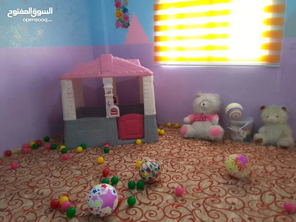 مبنى مخازن تجارية وروضة للبيع
