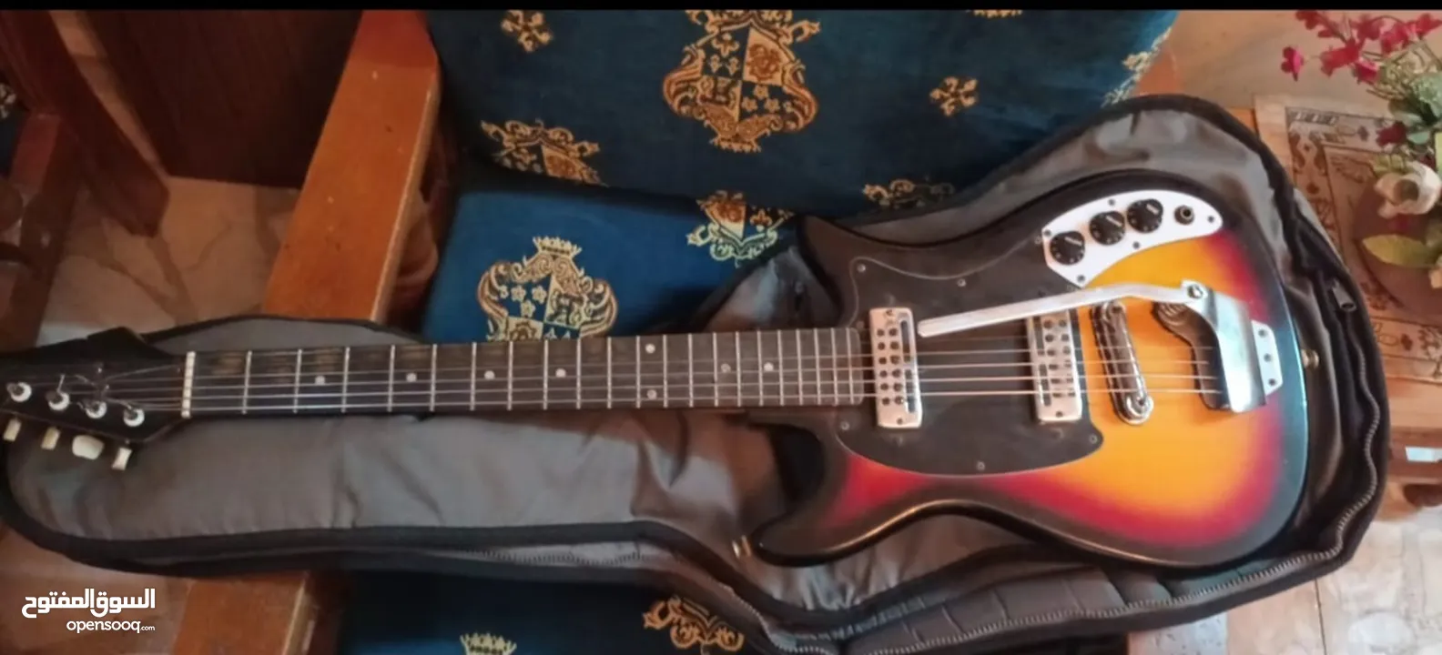 جيتار اليكتريك نوع teisco بحاله جيده جدا مع دعسات