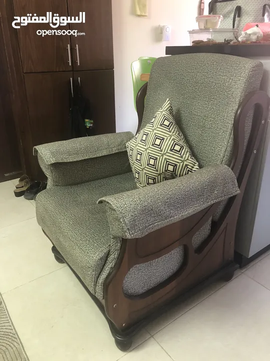 طقم كنب 7 مقاعد مع نقش خشبي مميز للبيع