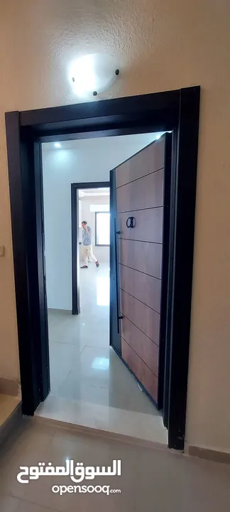 شقة مميزة جدا للبيع مع روف منطقة الجندويل بل قرب من الأحوال المدنية
