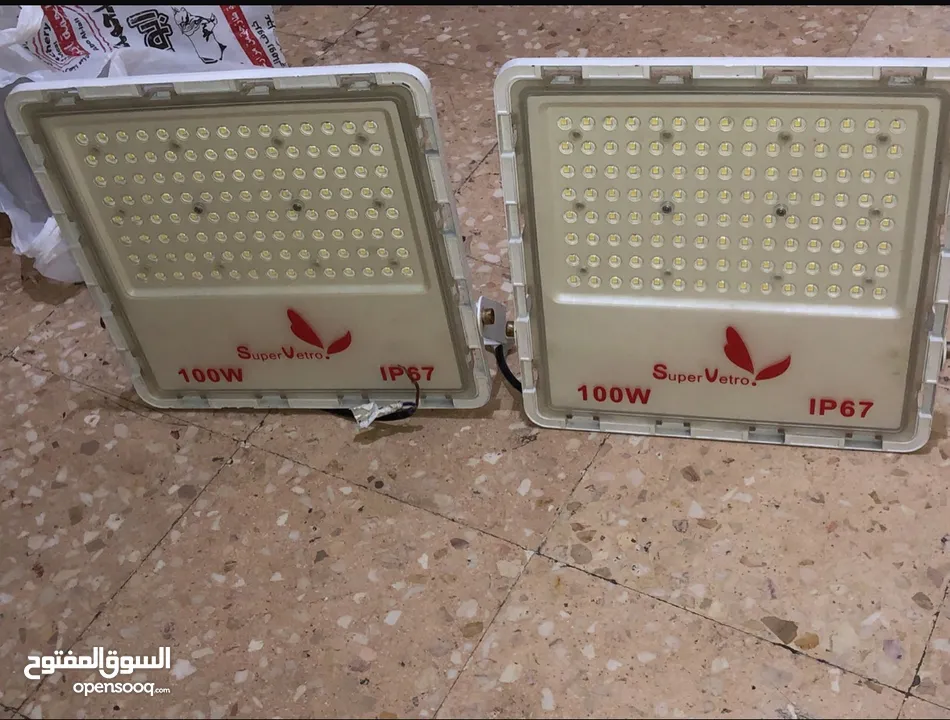 كشافات ليد بقوة 100وات عدد 2 +ثريات حائط جانبيه عدد2 + مجلى حوضين عميق مع كامل اغراضه
