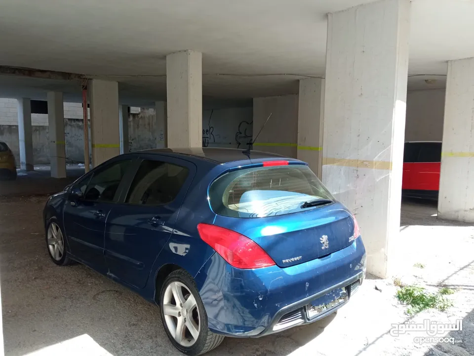 بيجو 308 بنزين 1.6 تيربو موديل سنة 2008  عداد قليل 140 الف فقط عائلية وبها معظم الإضافات