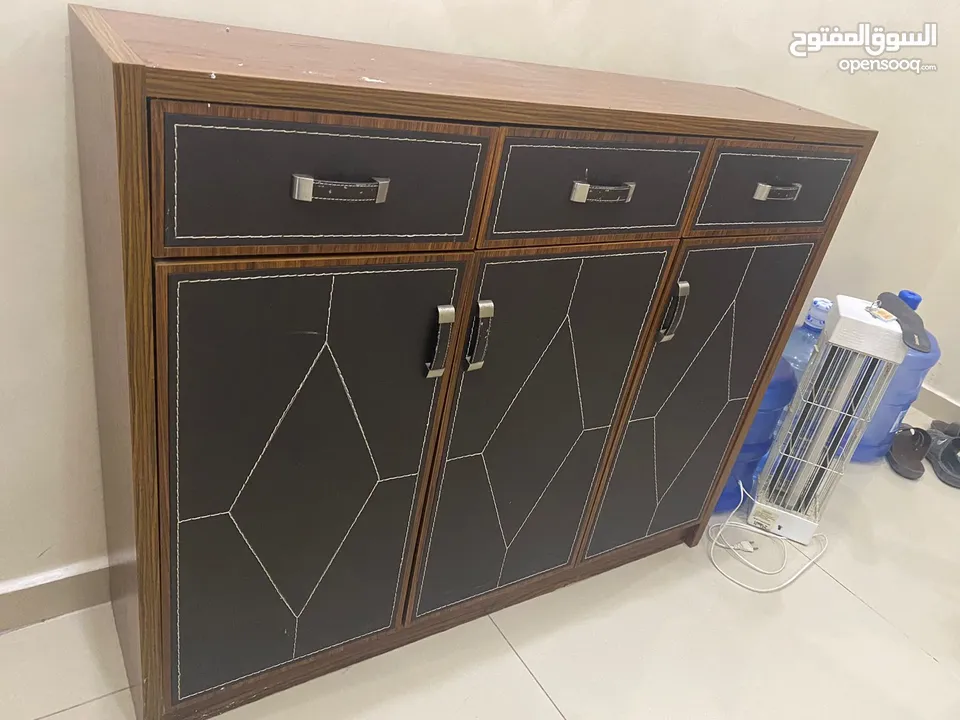 خزانة احذية Shoe cabinet (قابلة للتفواض)