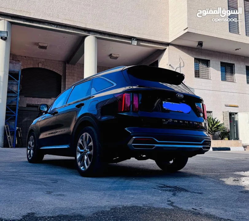 للبيع جيب كيا سورينتو مميز ترخيص 2020 كامل الاضافات  لون اسود ملوكي