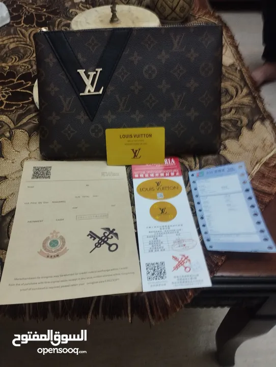 LOUIS VUITTON