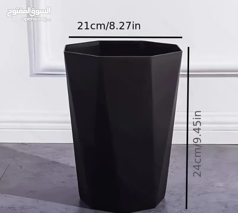 قوارير شكل معين باللون الأبيض