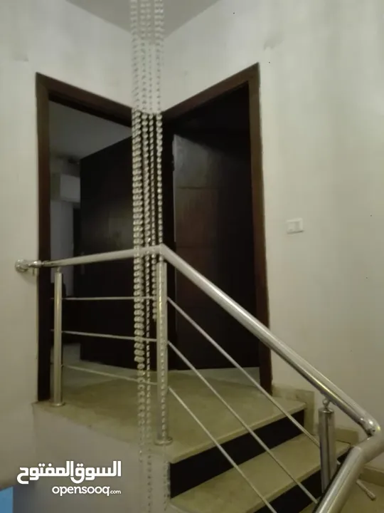 شاليه للايجار منطقه مطله جبل الروضه مطل ع البحر الميت وجبال فلسطين مسبح مغطى من اشعه الشمس