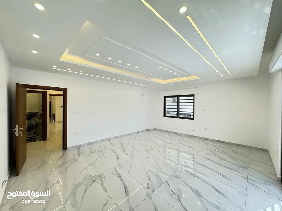 شقة  فاخره للبيع في ابو نصير بسعر مميز تشطيب ديلوكس بالقرب من الكليه البحريه