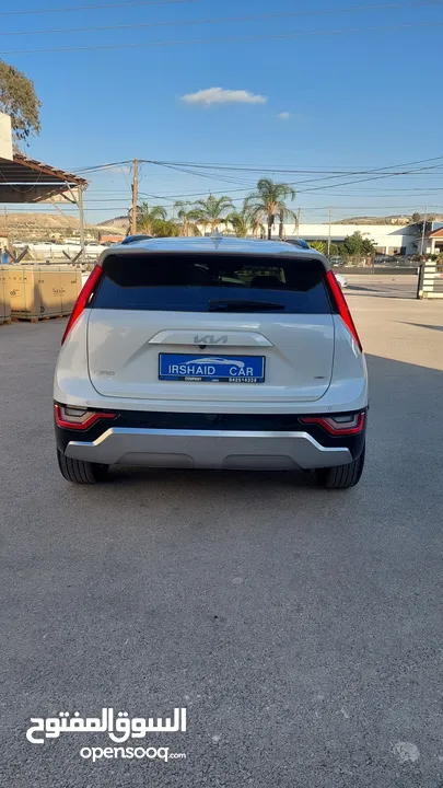 كيا نيرو هايبرد كامل الإضافات بدون فتحه سقف 2023 .