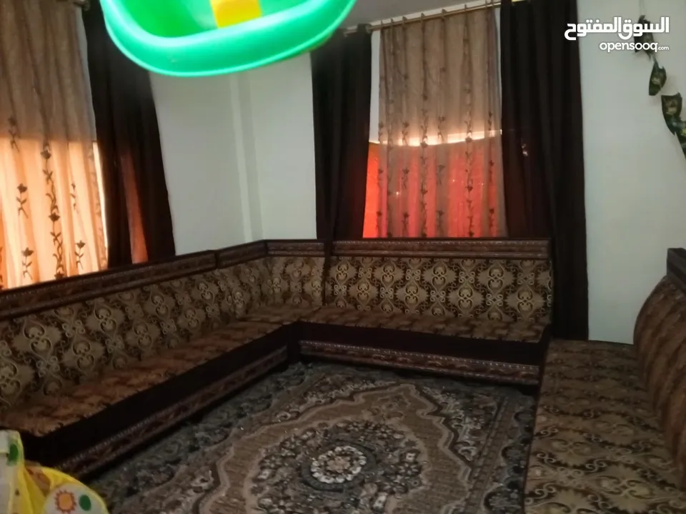 طقم كنب للبيع بسعر حرق 50 دينا من الاخر طقم بتحمل  موجود بالرصيفه  التواصل علي الرقم