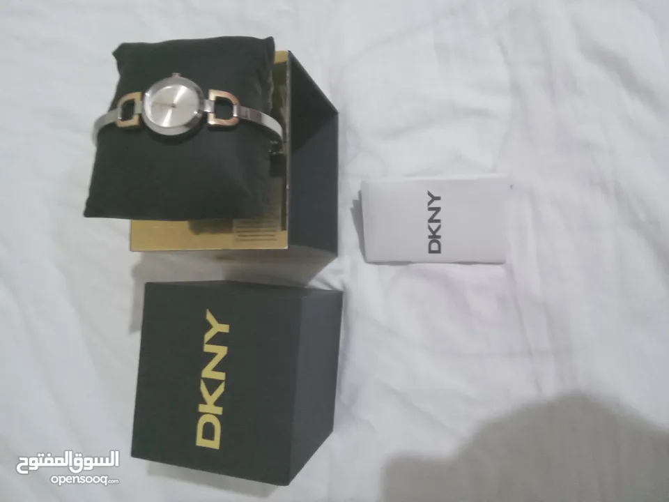ساعة DKNY جديدة للبيع