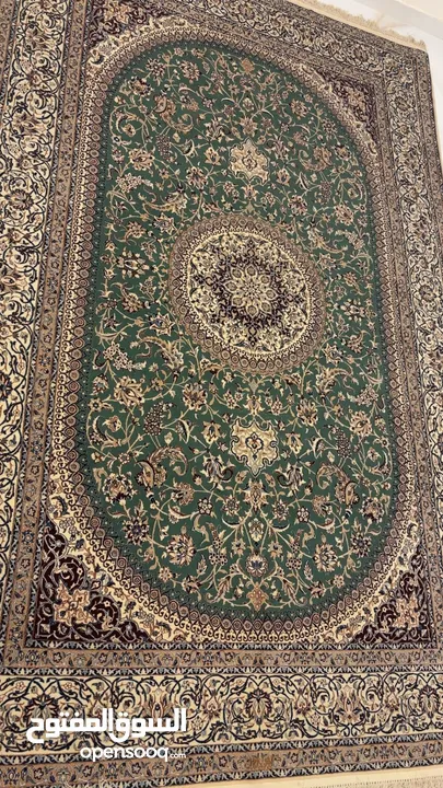 سجاده عجمي هاند ميد كأنها جديده عمرها 30 سنه كل ما كبر عمرها زادات قيمتها