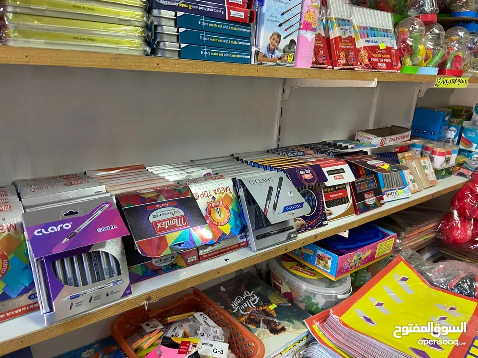 بضاعه مكتبه للبيع والمحل للإيجار