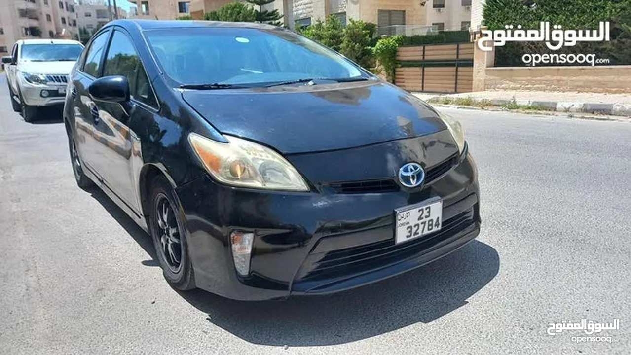 تويوتا بريوس لون اسود ملوكي 2014 فحص 3 جيد بسعر مغري قابل للبدل