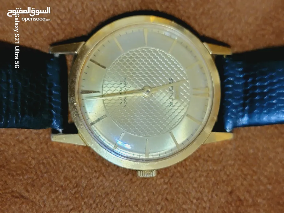 ساعات قديمه مخزنه