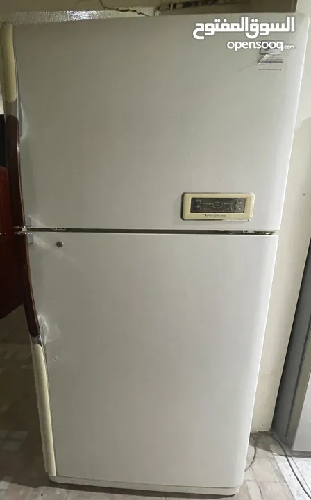 LG. Fridge 900 liter  700