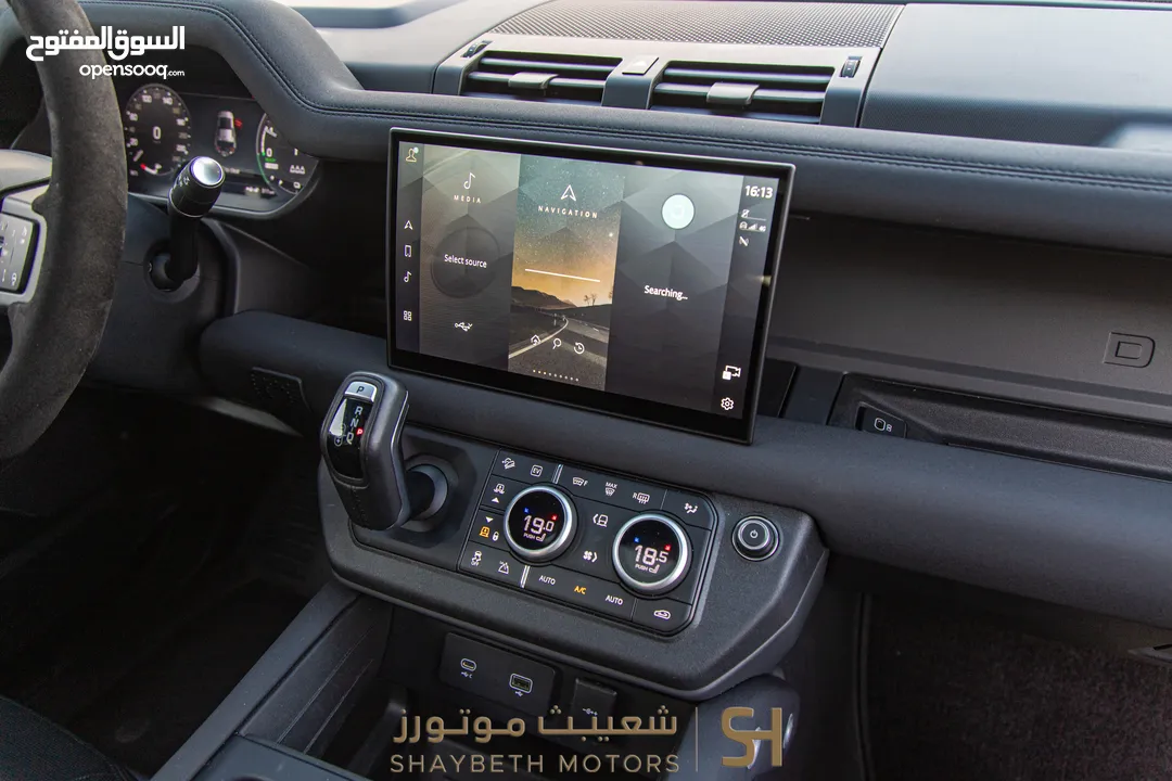 Land Rover Defender 2023 X-dynamic plug in hybrid  Urban package