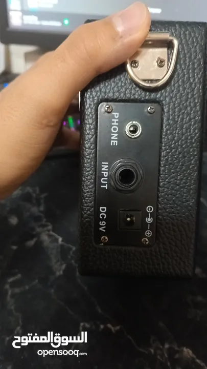 small traveling amplifier for guitar