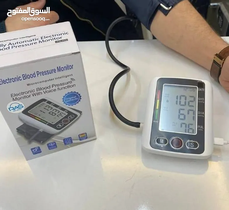 جهاز قياس ضغط الدم الاصلي شاشةLCD كبيرة وسهله القراءة حجمه صغير ويعمل بالبطارية او بوصلة usb