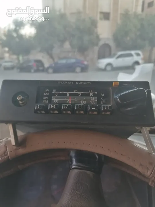 مسجل راديو بيكر كان راكب على مرسيدس.