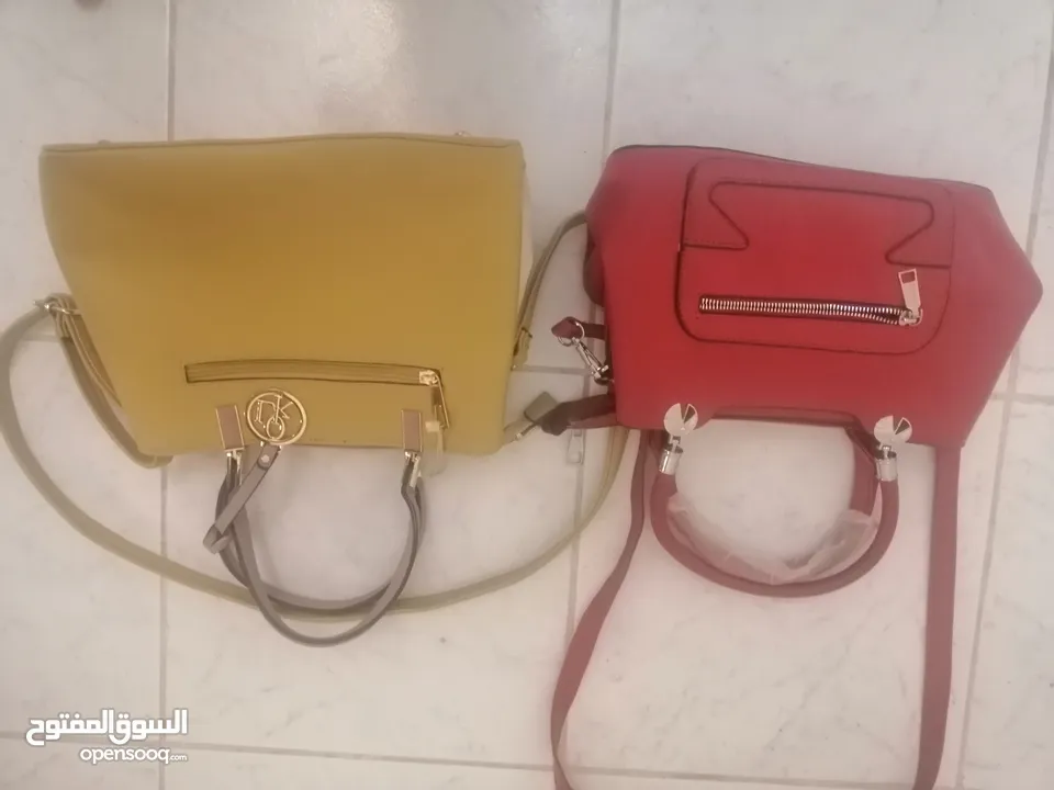 اي شنطه فقط 10 دنانير وعندي كمان كندره العروسه جديد بسعر مغري
