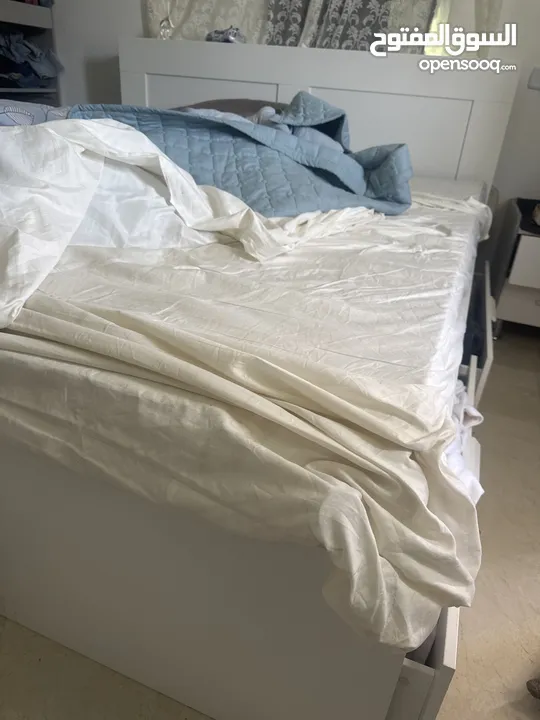 سرير من يكيا شبه جديد مع مرتبه من يكيا بعد