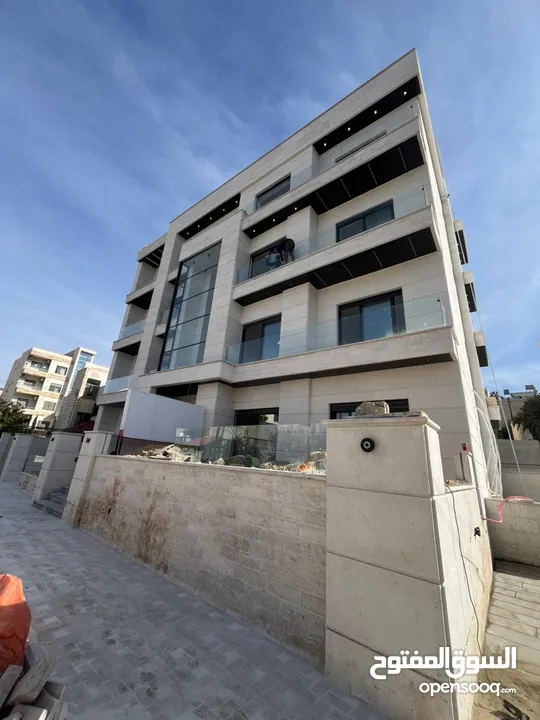 استديوهات ارضية  استثمارية خلف الجامعة الاردنية 100متر مقسمه الى استديو عدد 2
