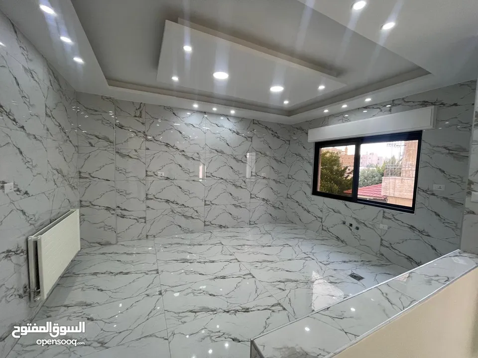 شقه فاخره للبيع بسعر حرق في الجندويل 200م طابق أول من المالك مباشره