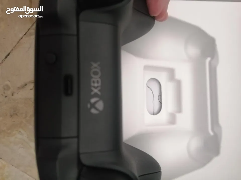 XBOX controller  with rechargeable battery