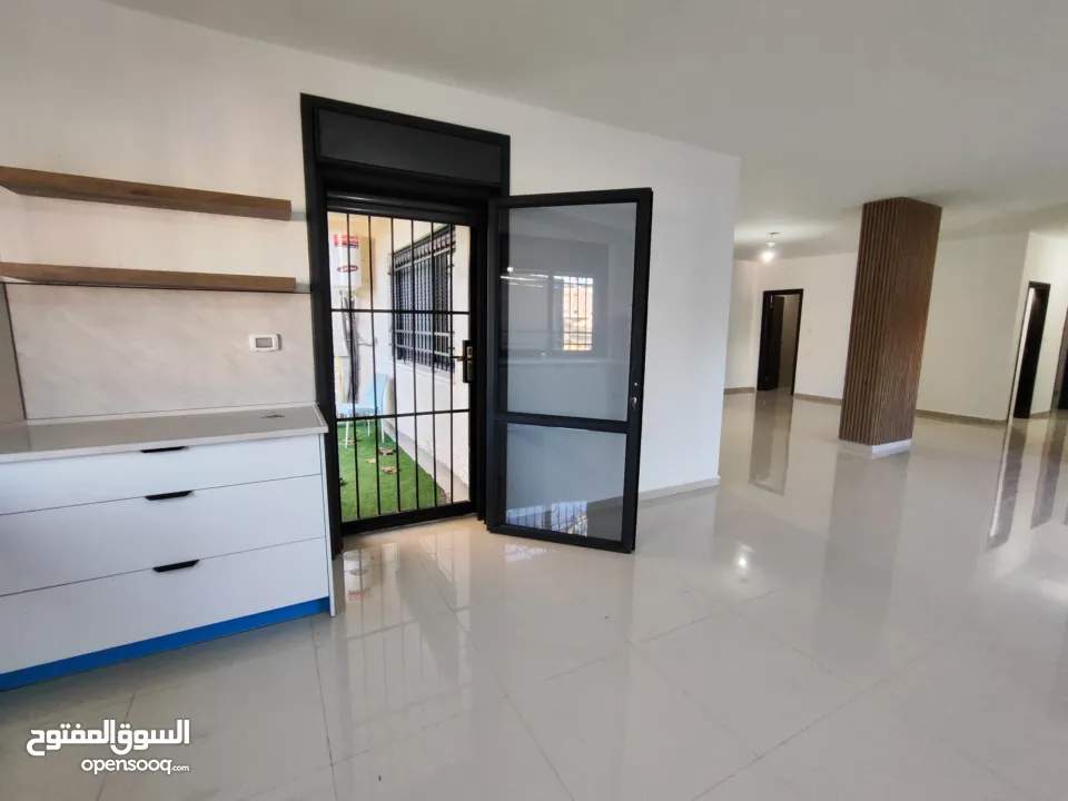 شقة مع حديييقة للايجار في عين مصباح