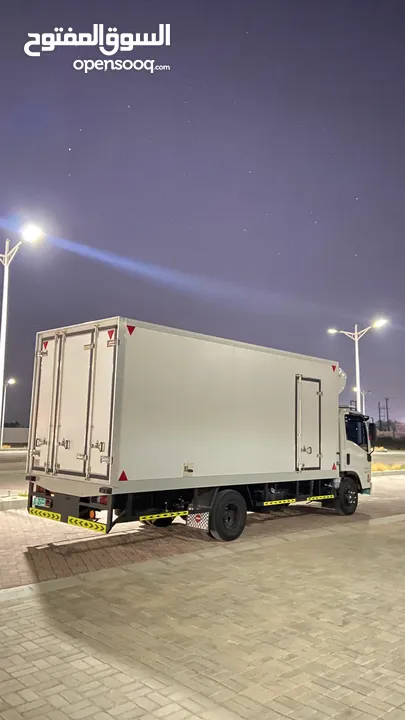 شاحنه نقل عام مع ثلاجه Public transport truck with refrigerator, freezer, refrigeration and freezing