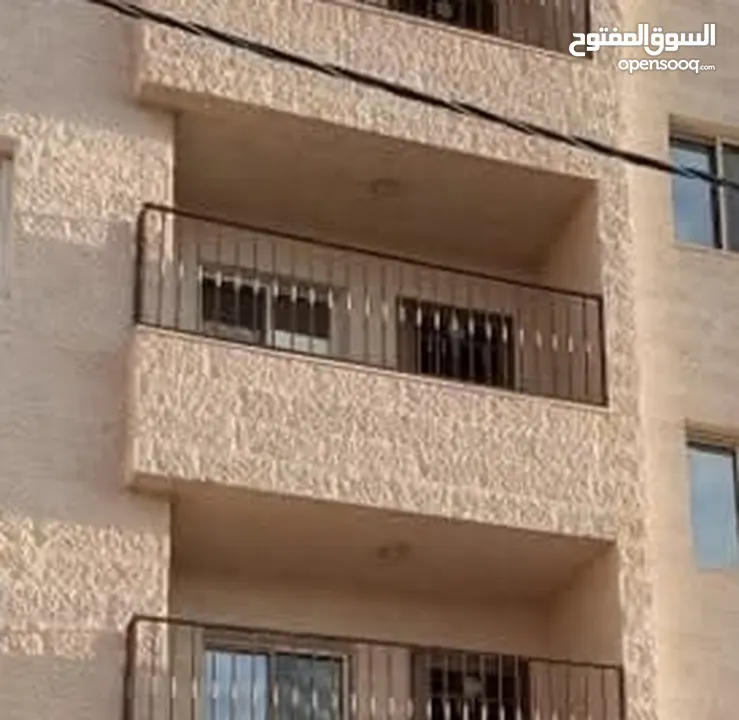 شقه للبيع...  في اربد  الصريح./بألقرب من مركز لايتام  منطقه جميله جدا وهادئه  طابق تاني فني // مساحه
