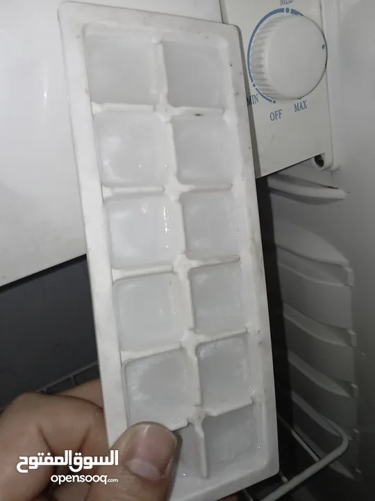 ثلاجه مكتب صغيره بحاله الوكاله
