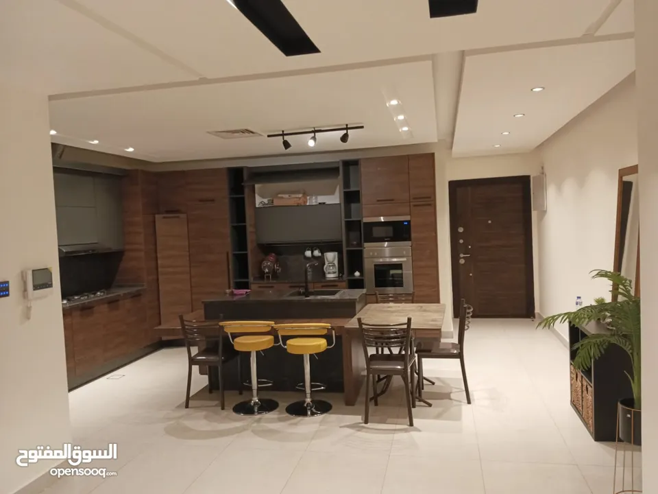 يوجد لدينا شقق   مفروشة للايجار يومي أسبوع شهري  مساحات الشقق من 130 لا 300 متر موقعنا: عبدون فقط