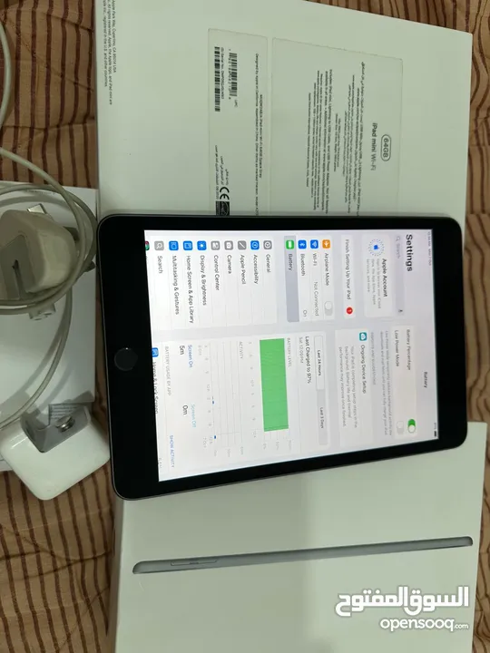 ايباد ابل ميني 5 رمادي 64 قيقا نظيف وشغال تمام مع الاغراض الكرتون والشحن والواير الصامل يراسلني وتس