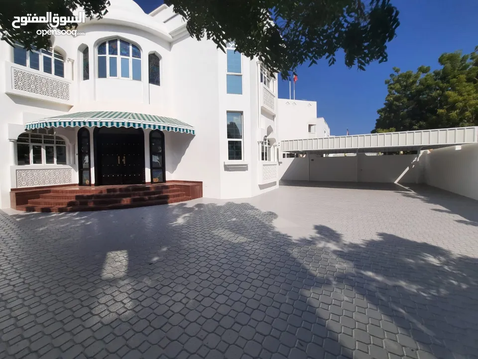 5 BR Well Maintained Villa for Rent – Shatti