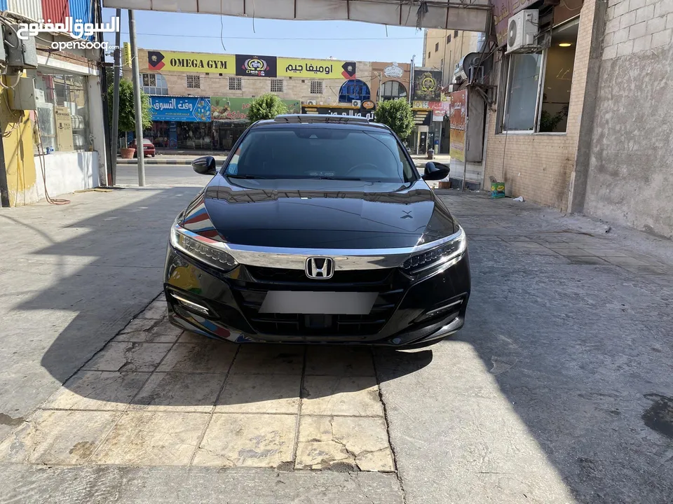 هوندا اكورد تورنج مواصفات خاصة موديل 2019 بحاله الوكاله المسافه المقطوعه 72 الف كيلو